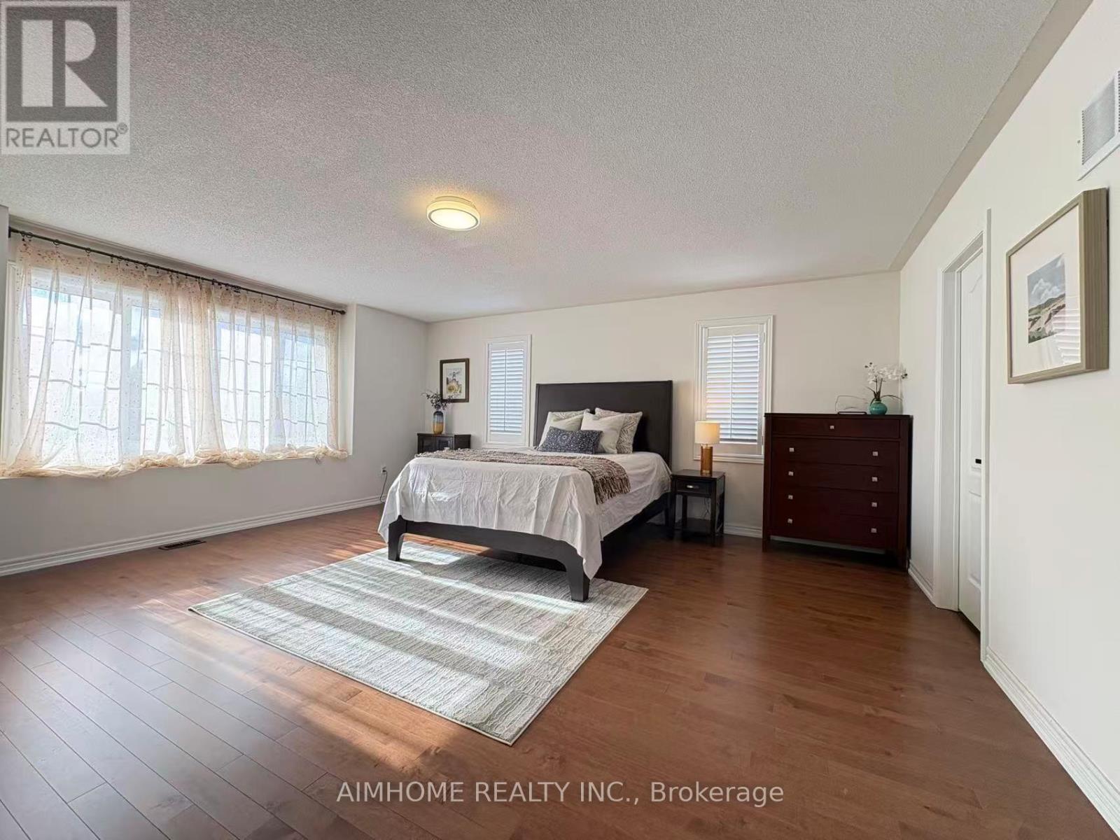 2 Wheatsheaf Street, Richmond Hill, Ontario  L4E 5B4 - Photo 16 - N12768424