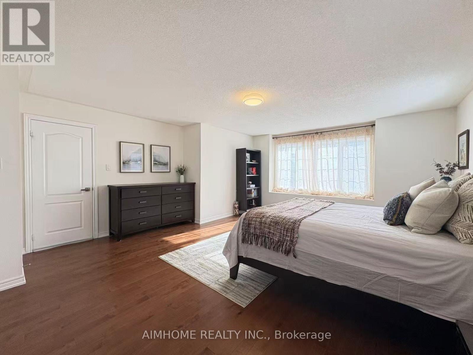 2 Wheatsheaf Street, Richmond Hill, Ontario  L4E 5B4 - Photo 18 - N12768424