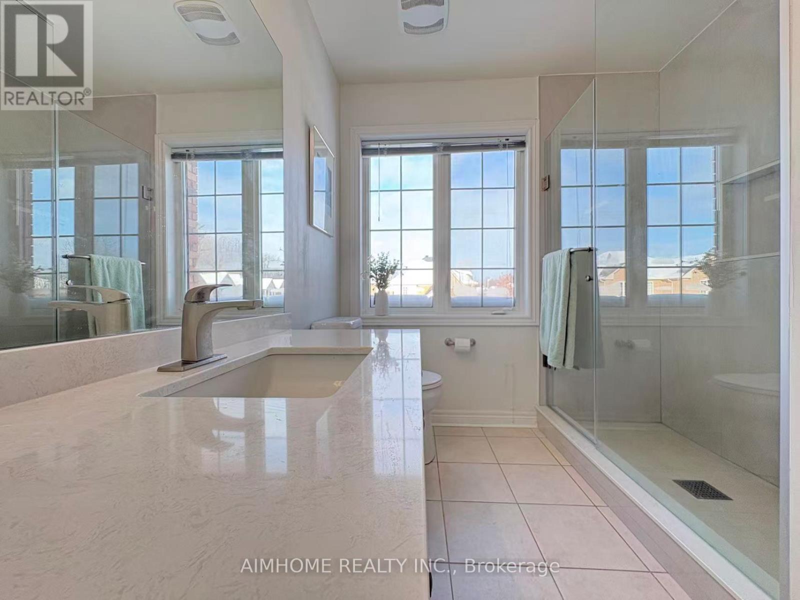 2 Wheatsheaf Street, Richmond Hill, Ontario  L4E 5B4 - Photo 25 - N12768424