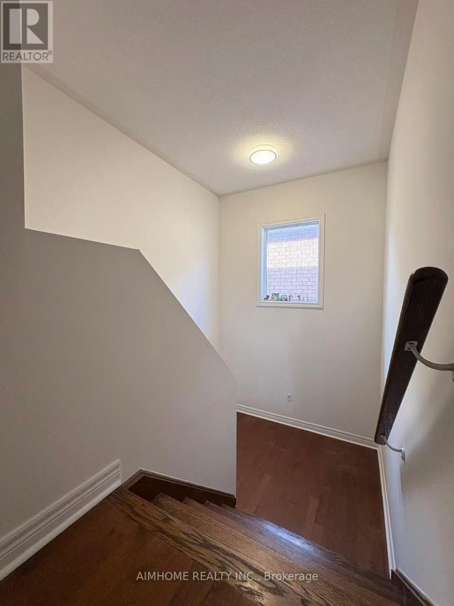 2 Wheatsheaf Street, Richmond Hill, Ontario  L4E 5B4 - Photo 30 - N12768424