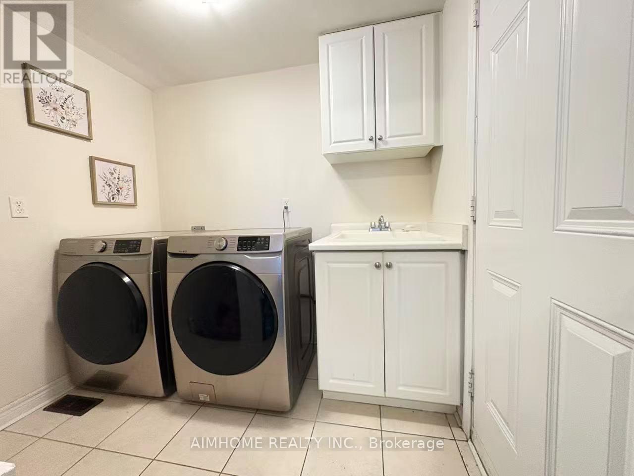 2 Wheatsheaf Street, Richmond Hill, Ontario  L4E 5B4 - Photo 32 - N12768424