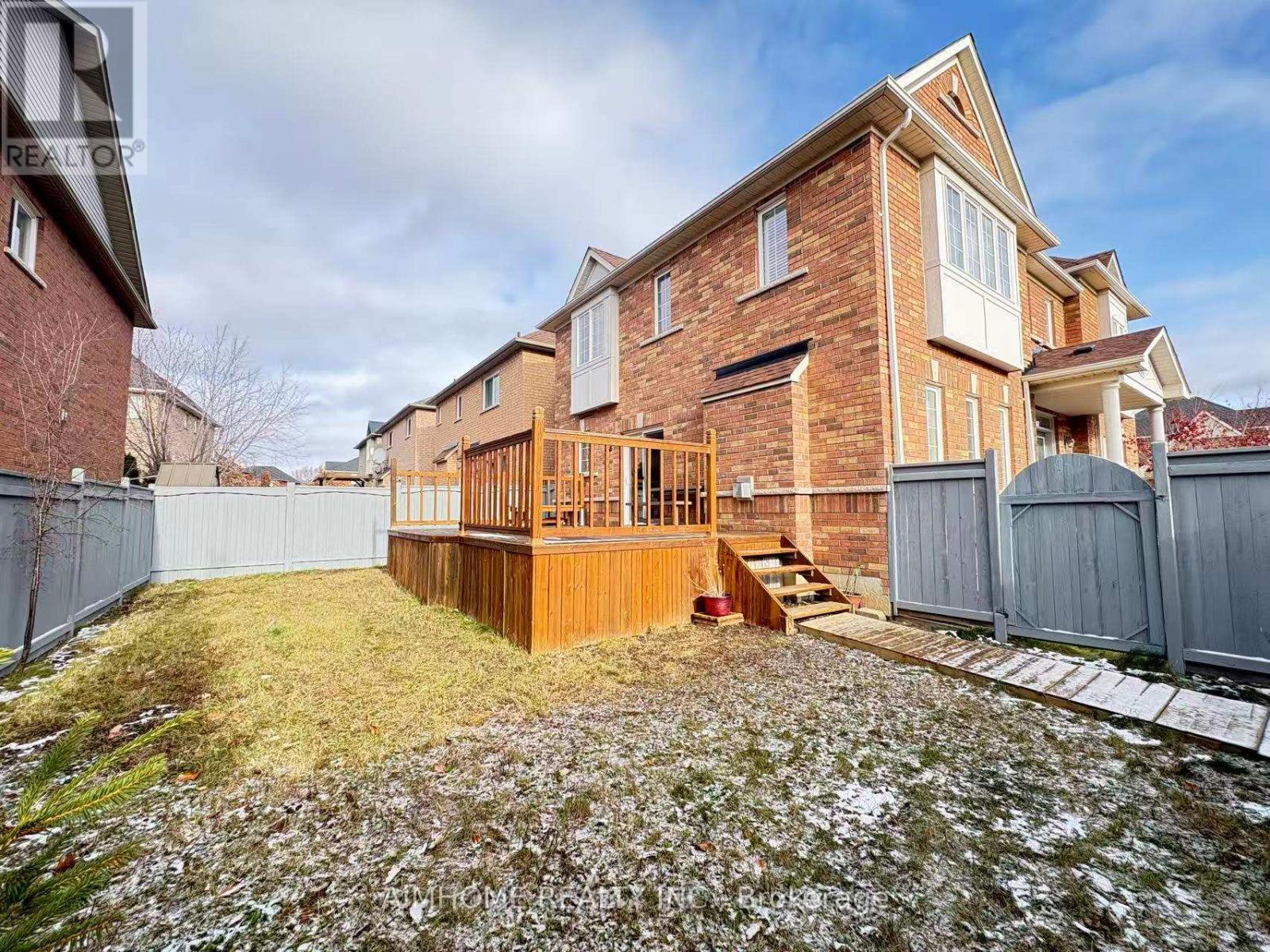 2 Wheatsheaf Street, Richmond Hill, Ontario  L4E 5B4 - Photo 5 - N12768424
