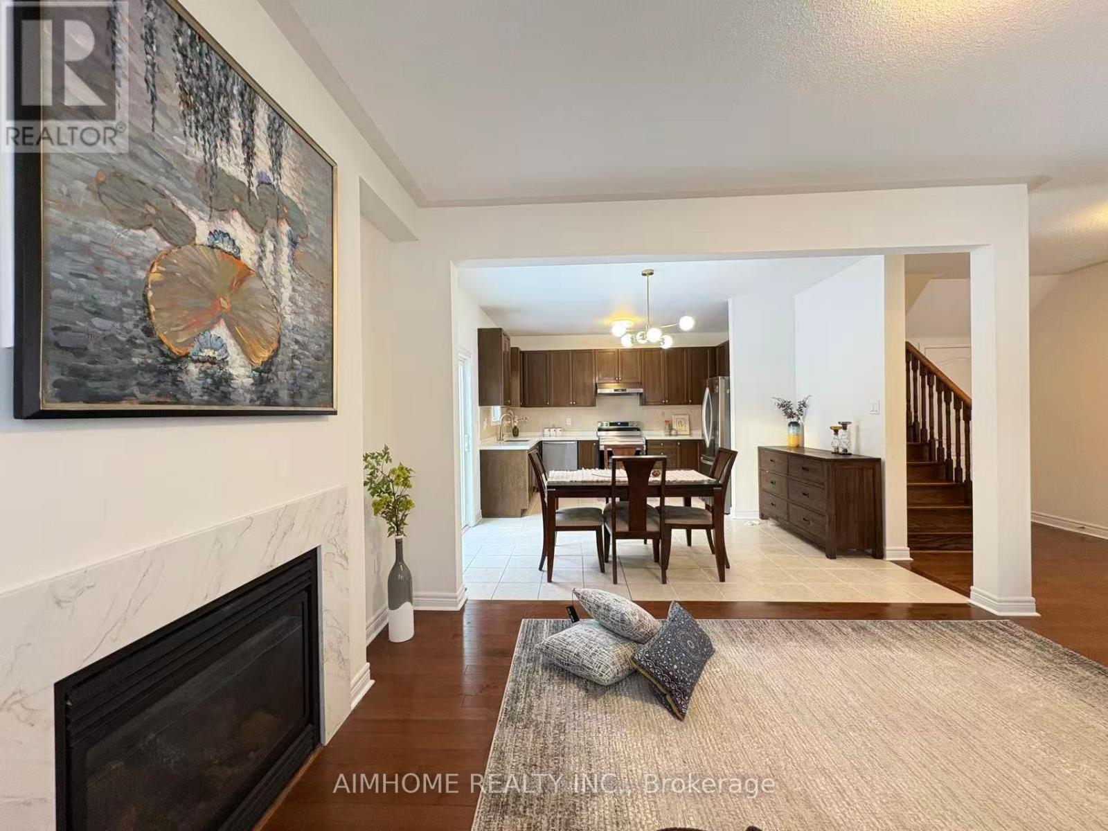 2 Wheatsheaf Street, Richmond Hill, Ontario  L4E 5B4 - Photo 8 - N12768424