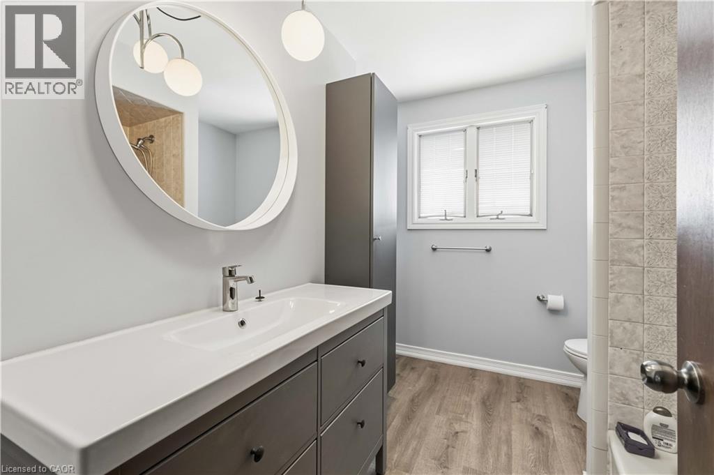 5048 Stenzel Court, Beamsville, Ontario  L0R 1B5 - Photo 13 - 40803577