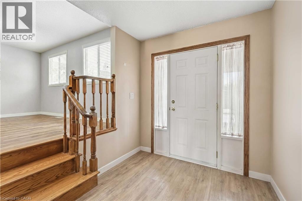 5048 Stenzel Court, Beamsville, Ontario  L0R 1B5 - Photo 4 - 40803577