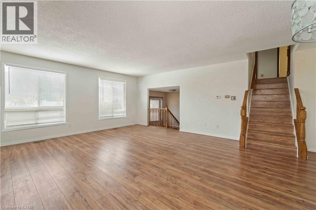 5048 Stenzel Court, Beamsville, Ontario  L0R 1B5 - Photo 6 - 40803577