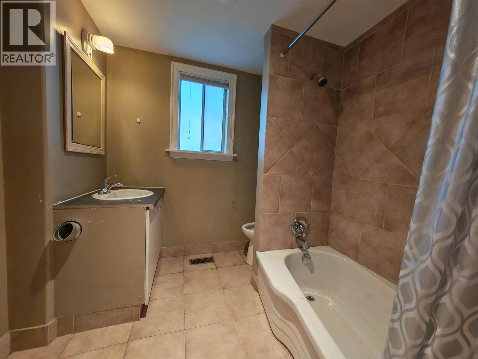 929 Sixth Street, New Westminster, British Columbia  V3L 3C8 - Photo 7 - R3087340