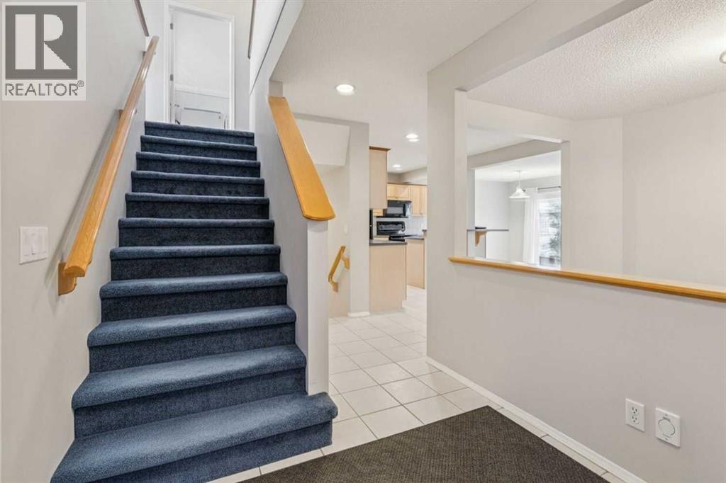 146 Everwillow Close Sw, Calgary, Alberta  T2Y 4G6 - Photo 5 - A2269572