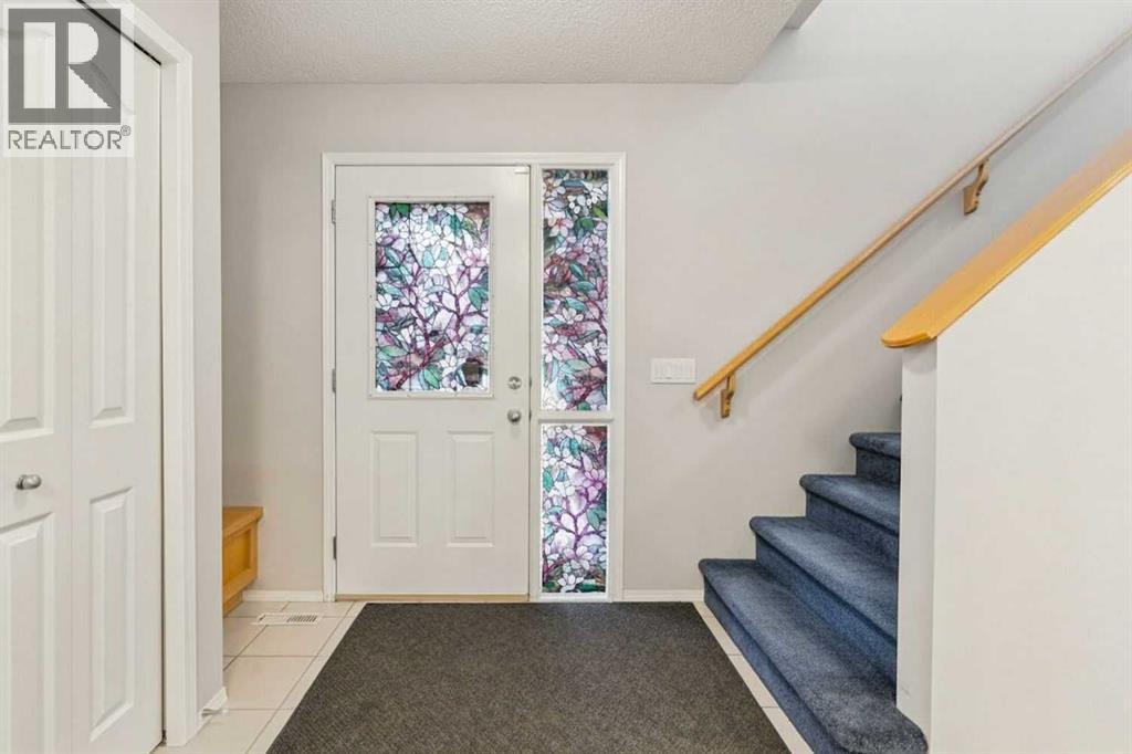 146 Everwillow Close Sw, Calgary, Alberta  T2Y 4G6 - Photo 4 - A2269572