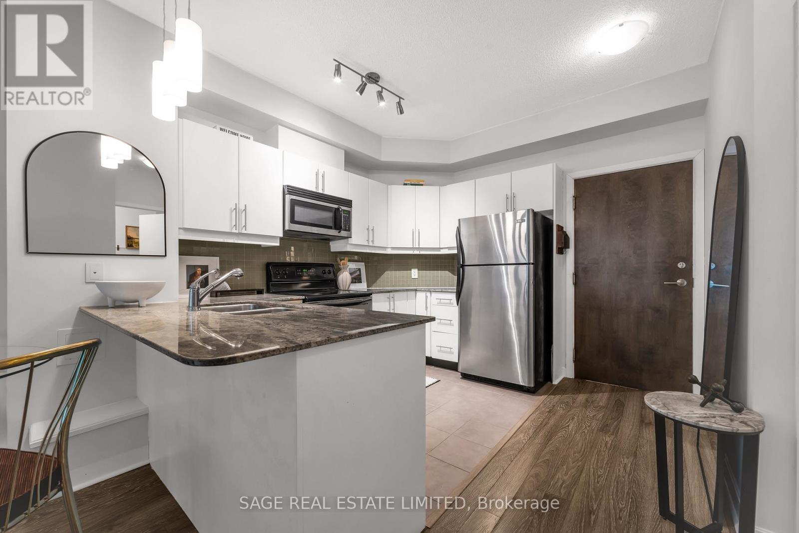 504 - 18 Harbour Street, Toronto, Ontario  M5J 2Z6 - Photo 11 - C12768312