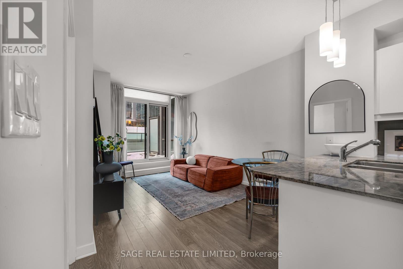 504 - 18 Harbour Street, Toronto, Ontario  M5J 2Z6 - Photo 3 - C12768312