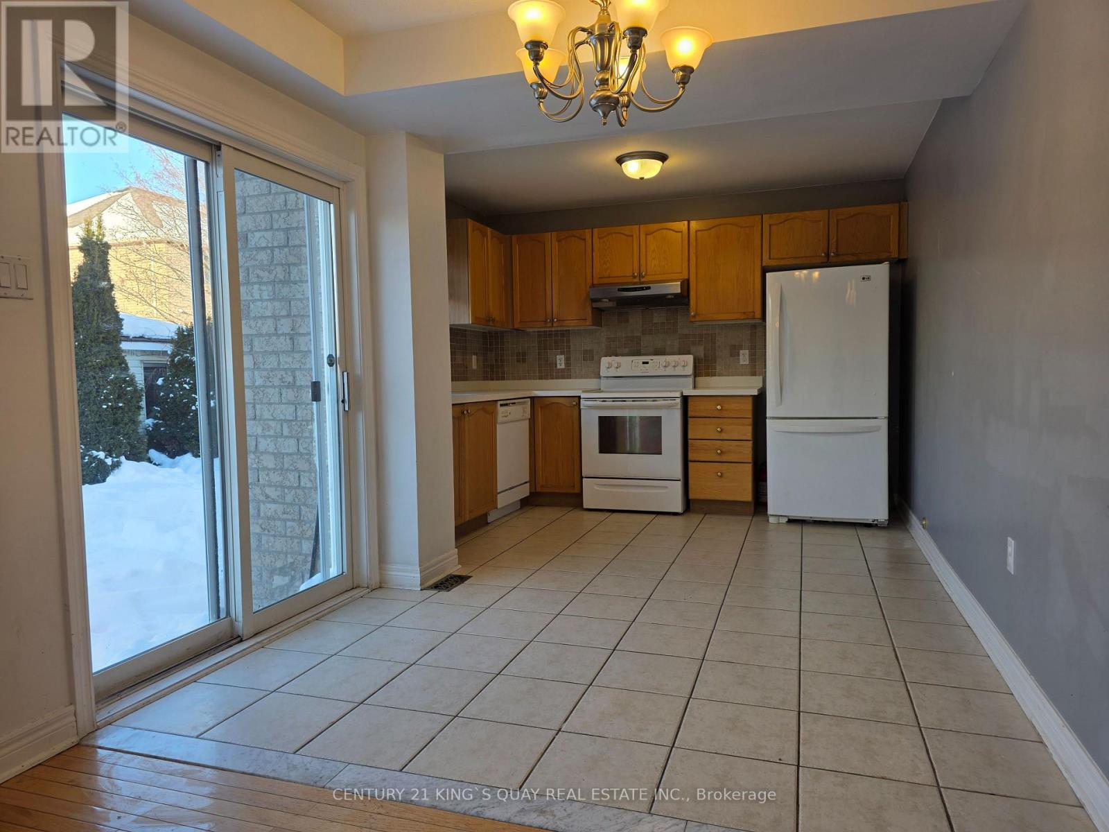 120 Flagstone Way, Newmarket, Ontario  L3X 2Z8 - Photo 5 - N12610906