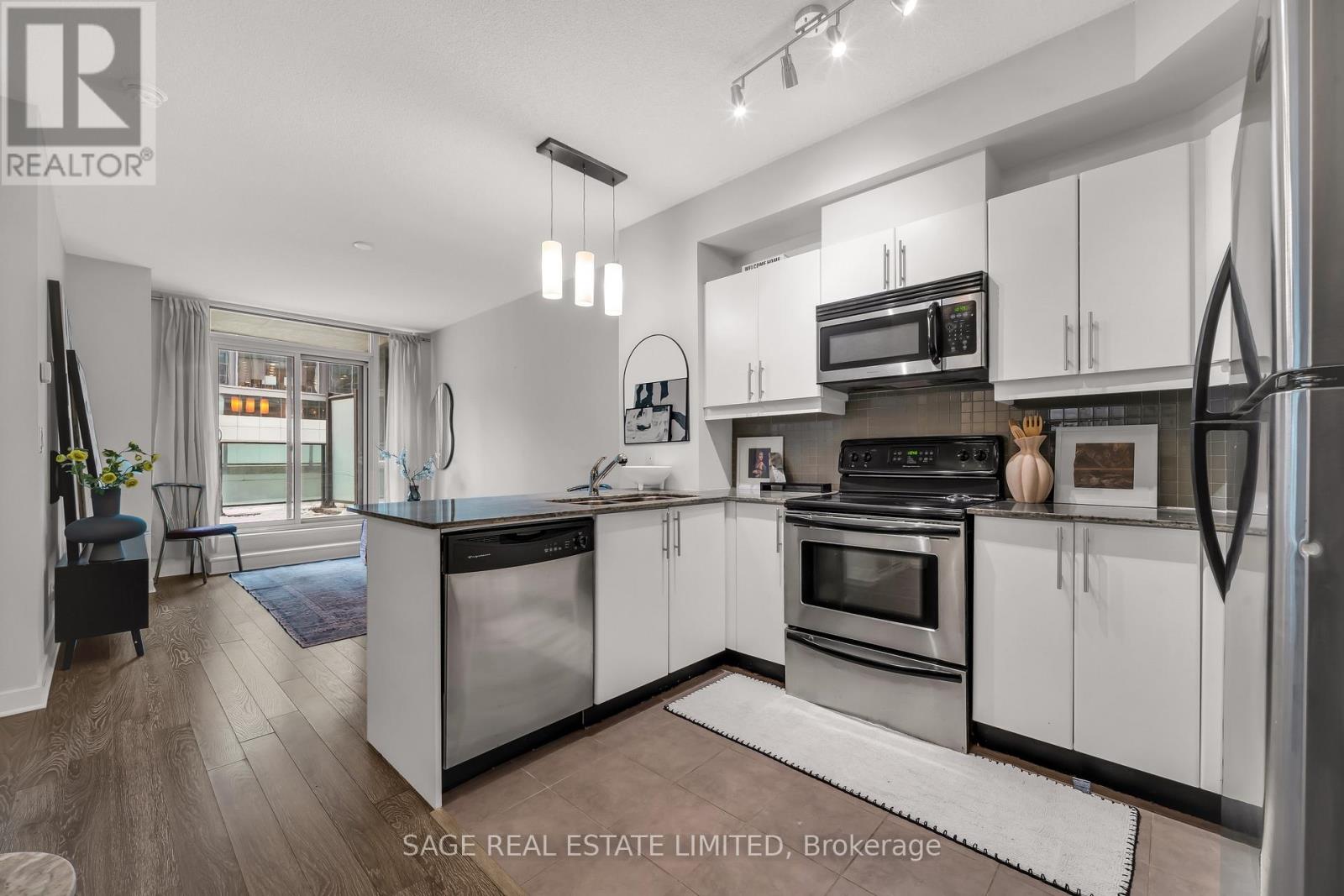 504 - 18 Harbour Street, Toronto, Ontario  M5J 2Z6 - Photo 7 - C12768312