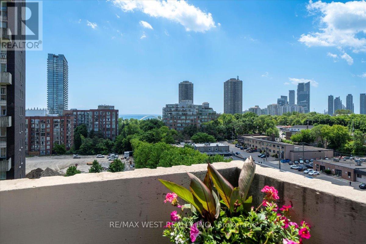 501 - 35 Ormskirk Avenue, Toronto, Ontario  M6S 1A8 - Photo 30 - W12559182