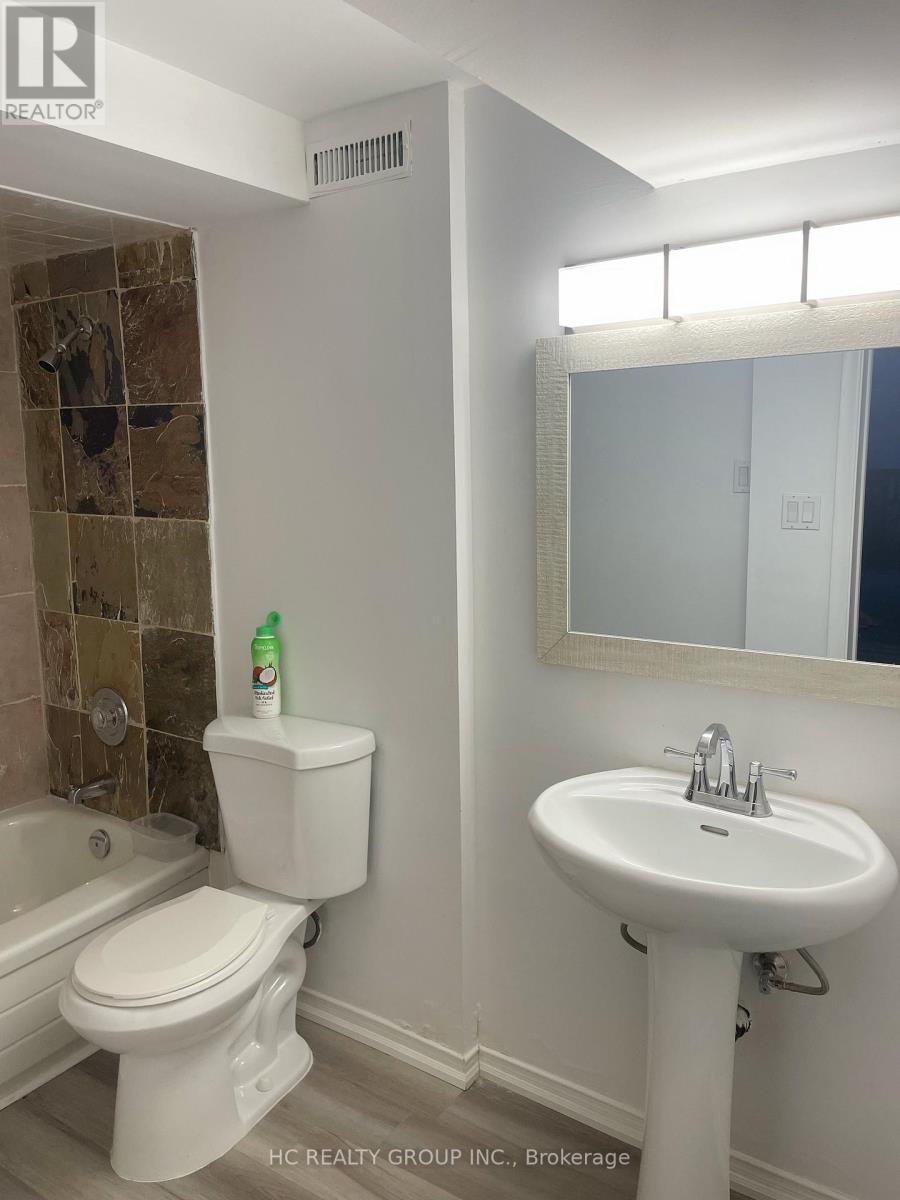 42 Arkona Drive, Toronto, Ontario  M1T 1X3 - Photo 9 - E12768444