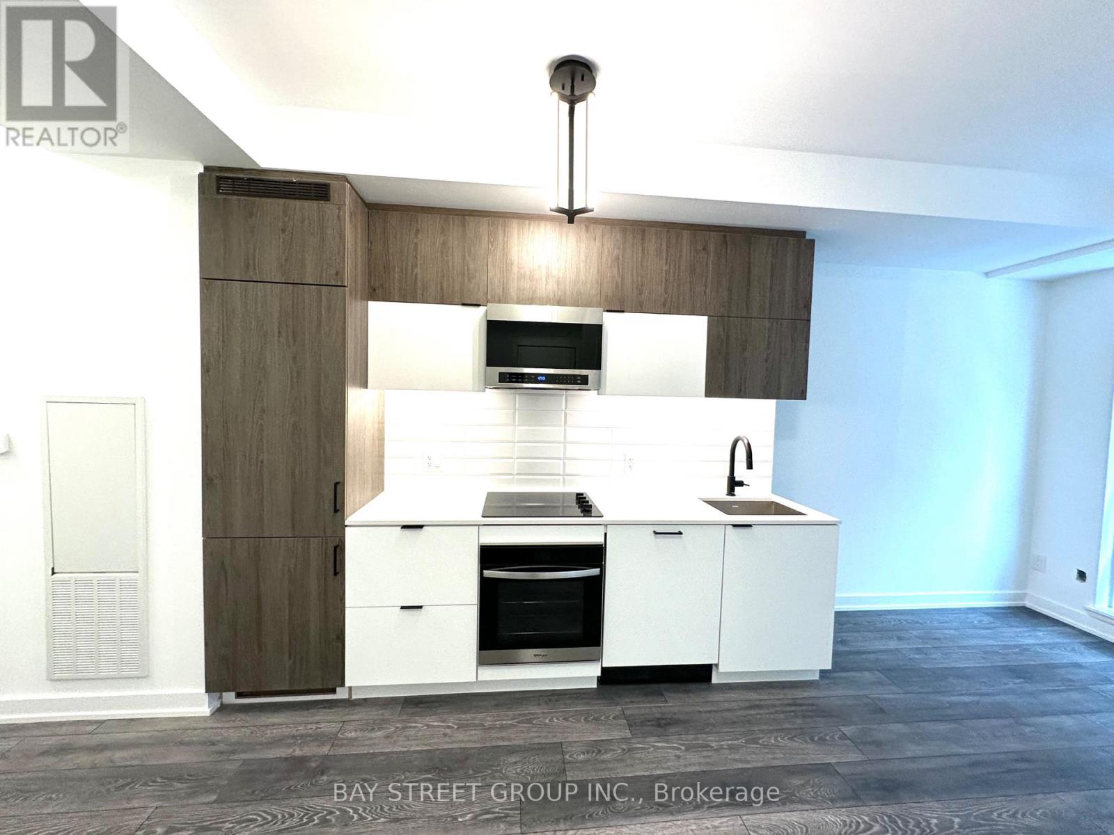 327 - 8888 Yonge Street, Richmond Hill (South Richvale), Ontario  L4C 5V6 - Photo 2 - N12768442