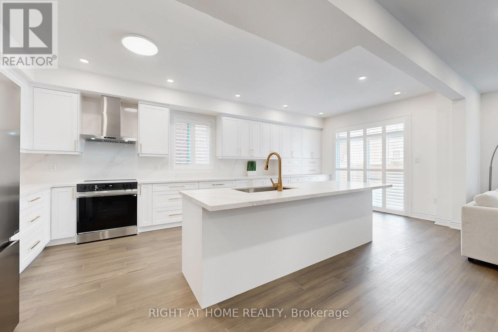 14 Heritage Street, Bradford West Gwillimbury (Bradford), Ontario  L3Z 0X5 - Photo 10 - N12768466