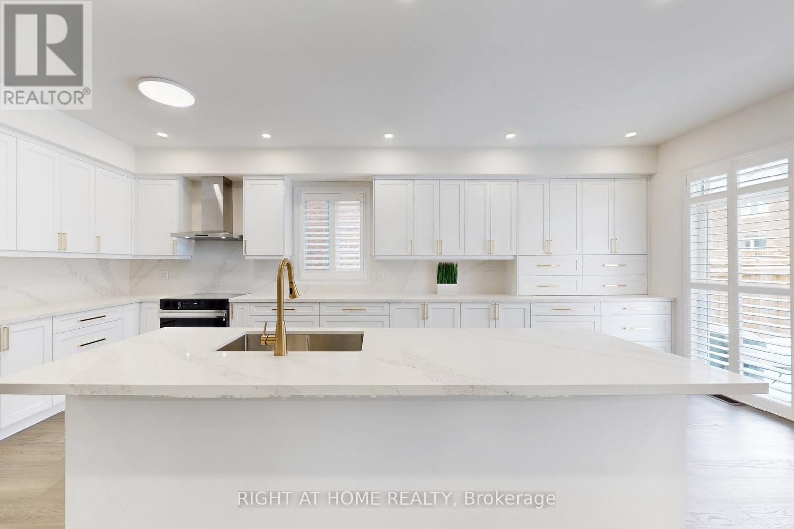 14 Heritage Street, Bradford West Gwillimbury (Bradford), Ontario  L3Z 0X5 - Photo 11 - N12768466