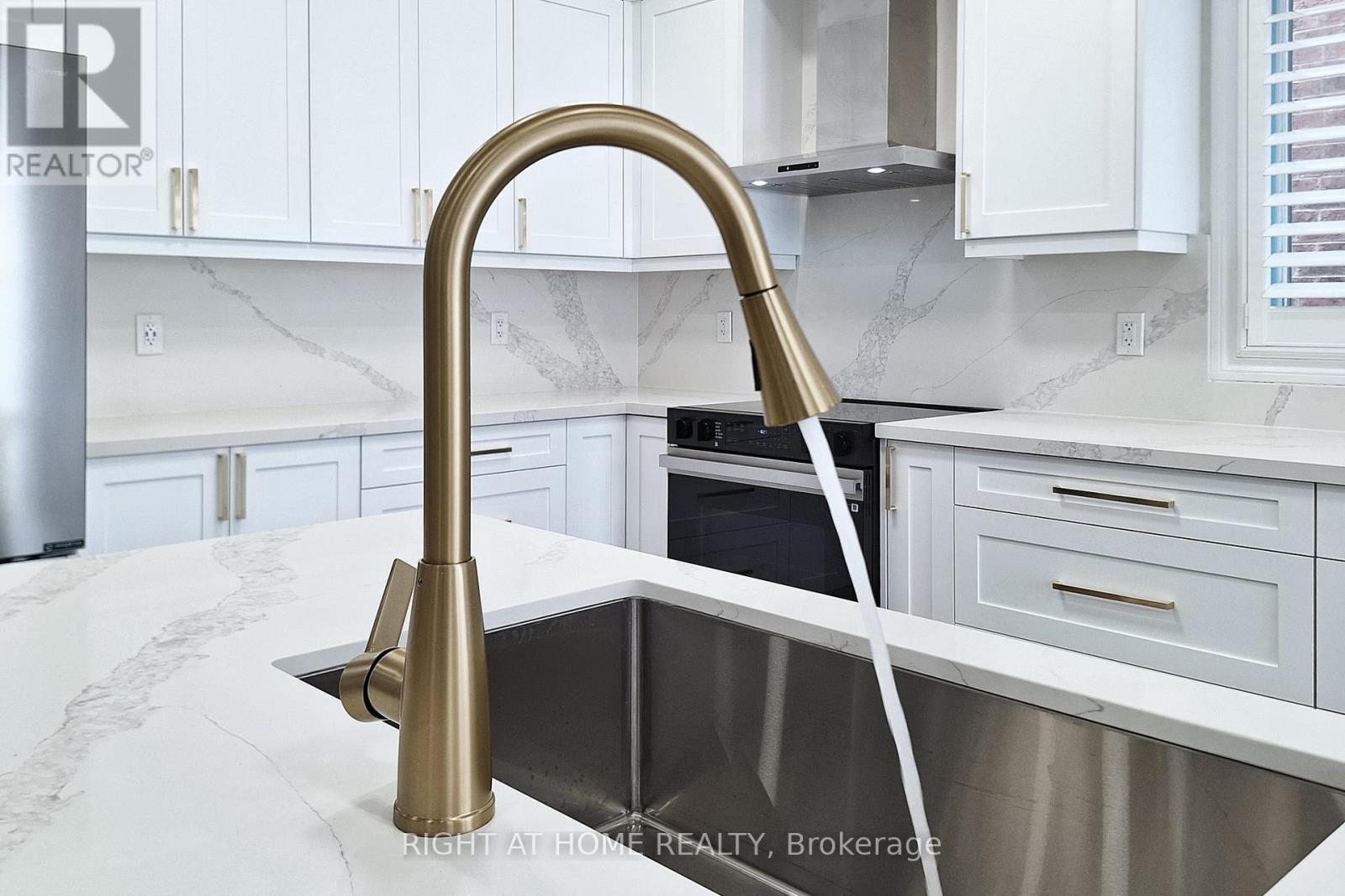 14 Heritage Street, Bradford West Gwillimbury (Bradford), Ontario  L3Z 0X5 - Photo 14 - N12768466