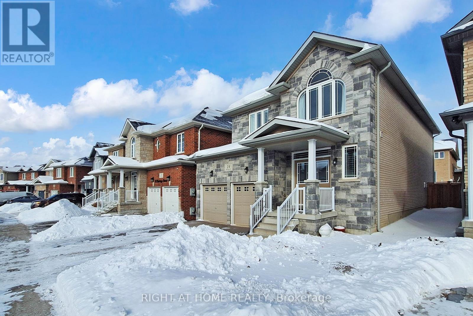 14 Heritage Street, Bradford West Gwillimbury (Bradford), Ontario  L3Z 0X5 - Photo 3 - N12768466