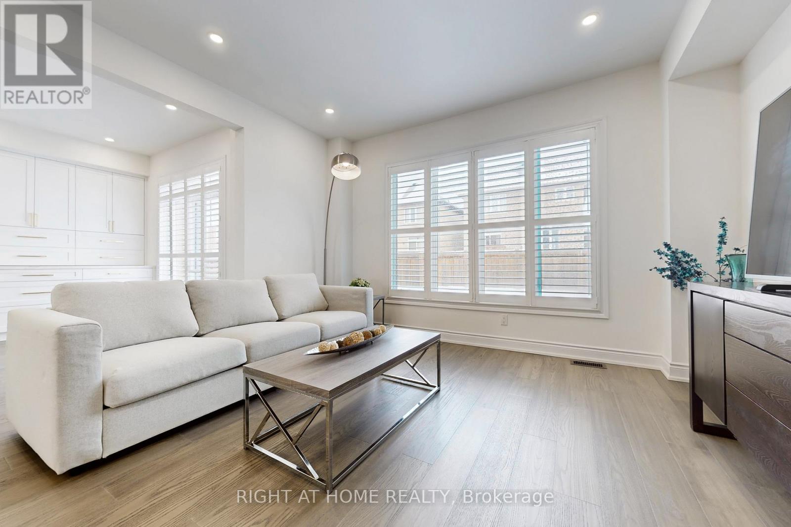 14 Heritage Street, Bradford West Gwillimbury (Bradford), Ontario  L3Z 0X5 - Photo 6 - N12768466