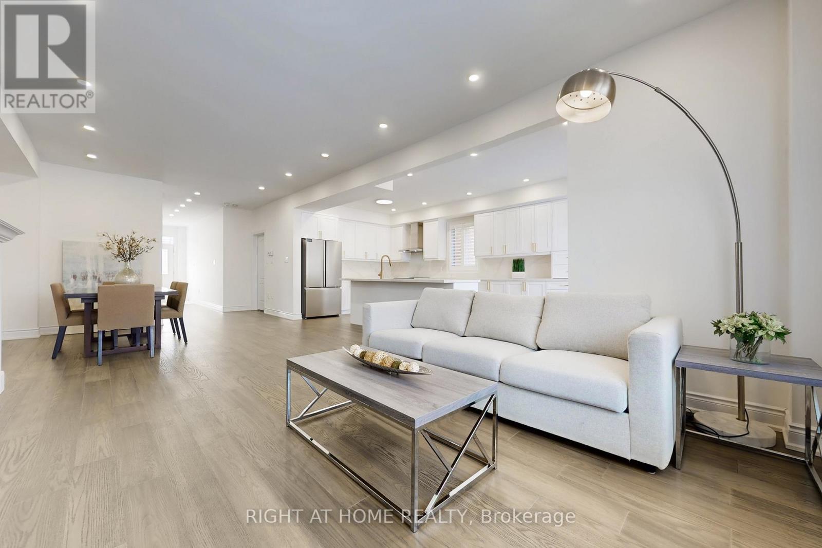 14 Heritage Street, Bradford West Gwillimbury (Bradford), Ontario  L3Z 0X5 - Photo 8 - N12768466