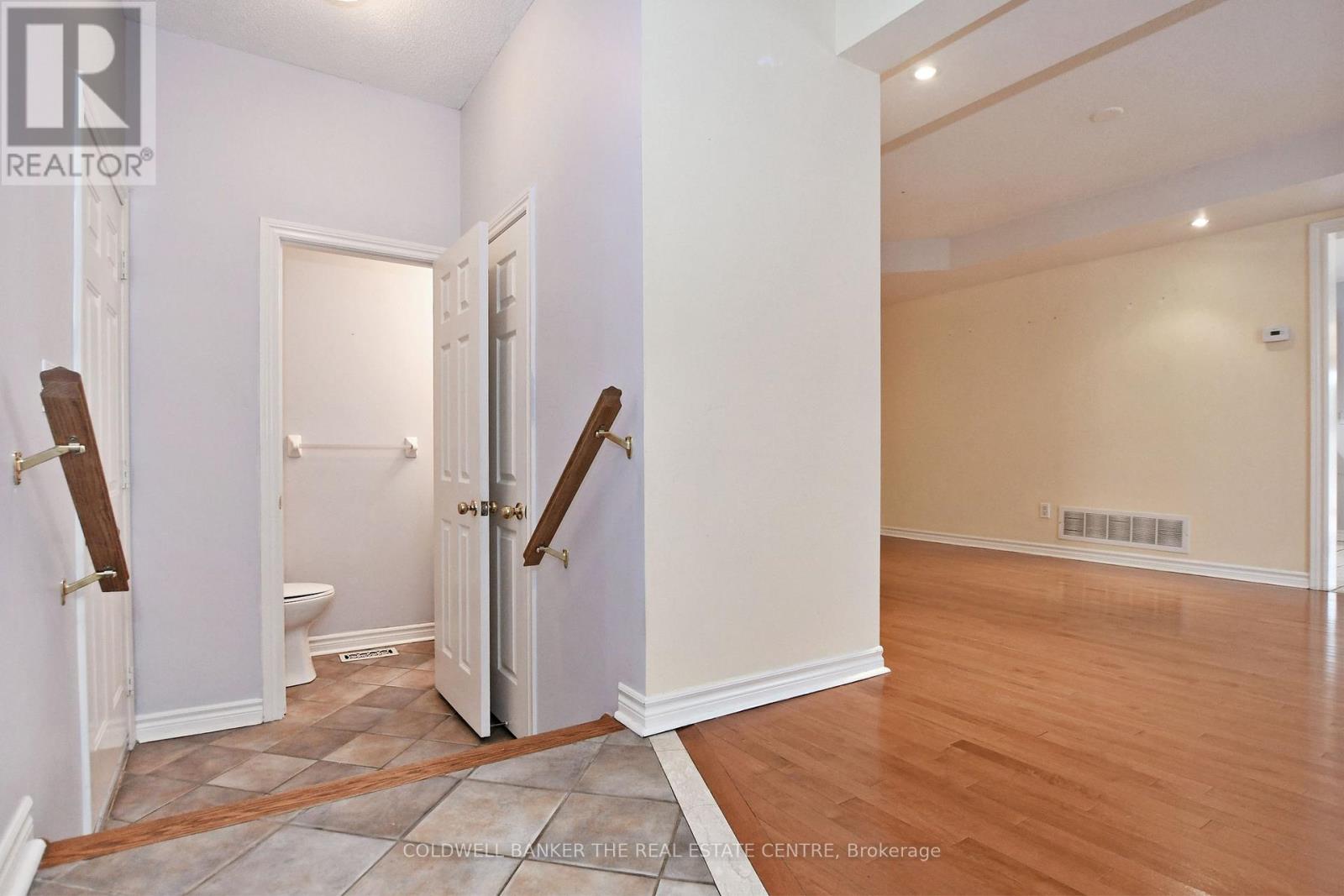 340 Silken Laumann Drive, Newmarket (Stonehaven-Wyndham), Ontario  L3X 2Y5 - Photo 5 - N12768470