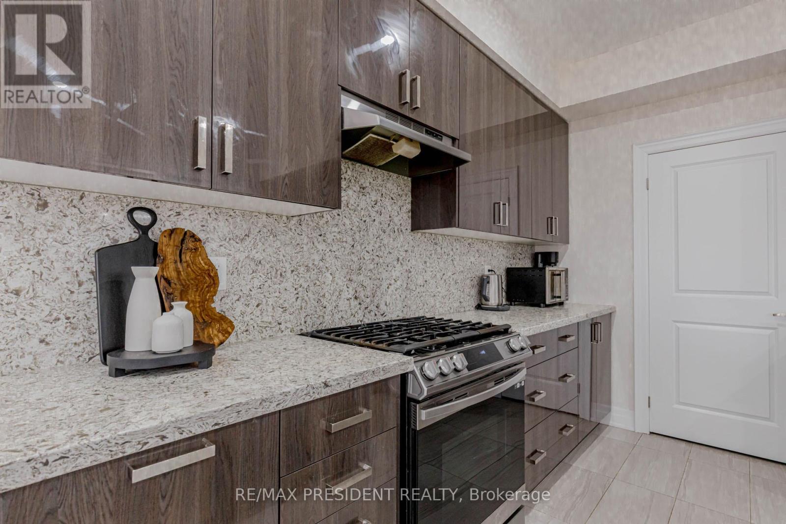 2 Vincena Road, Caledon, Ontario  L7C 4M5 - Photo 17 - W12768462