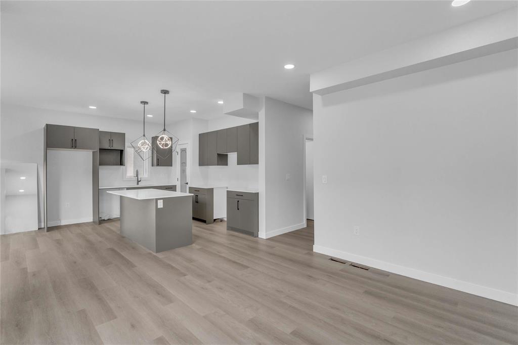 97 Cheema Drive, Winnipeg, Manitoba  R2R 3A9 - Photo 4 - 202602224