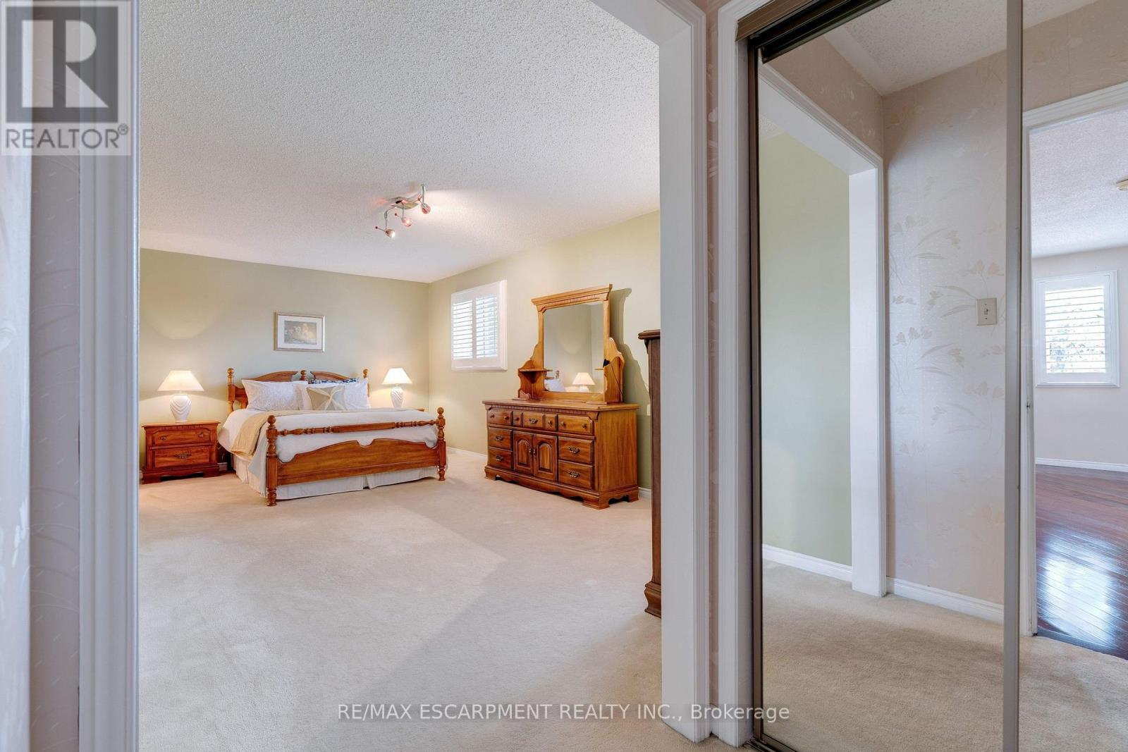 1151 Manor Road, Oakville, Ontario  L6M 1G3 - Photo 21 - W12537106