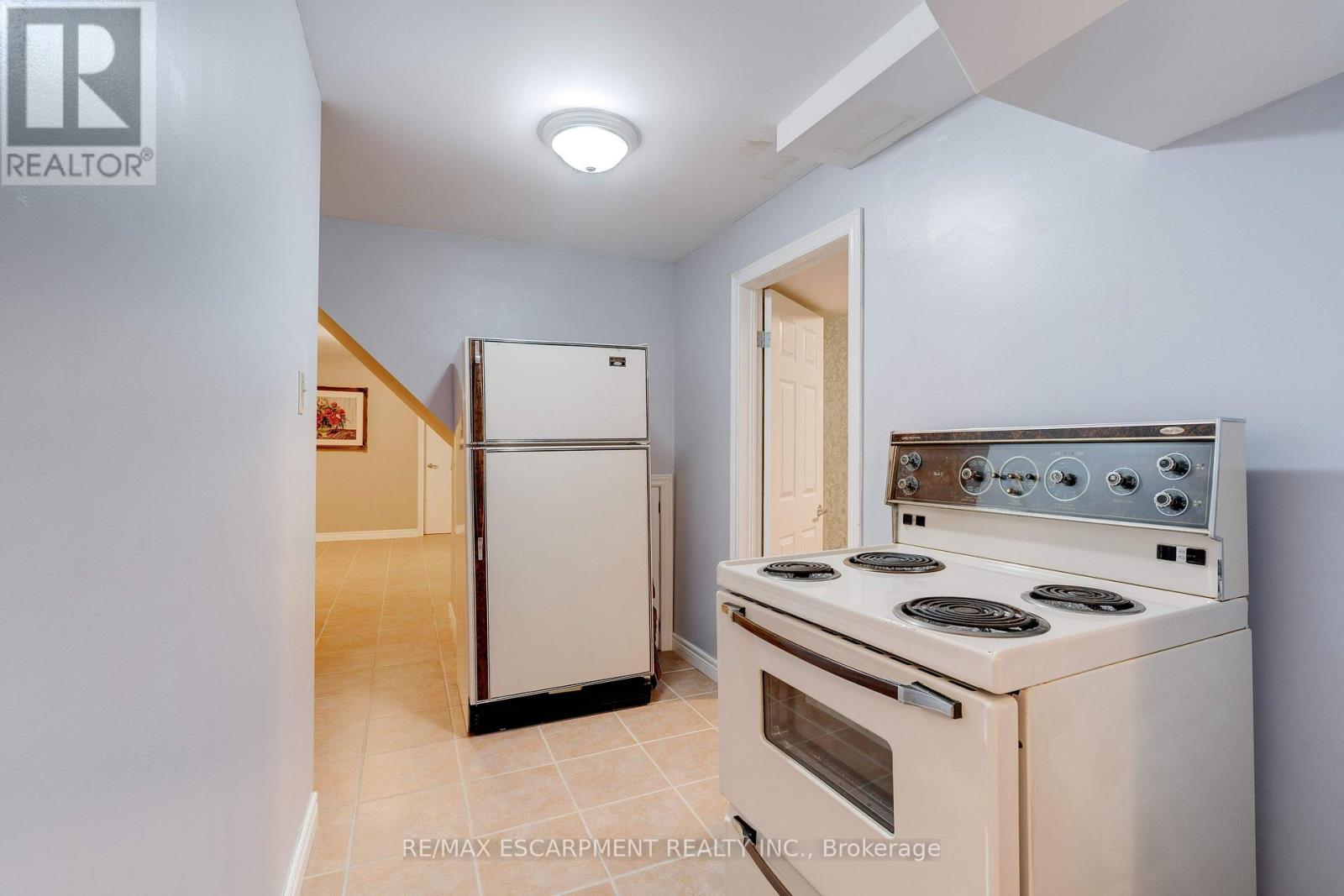 1151 Manor Road, Oakville, Ontario  L6M 1G3 - Photo 36 - W12537106