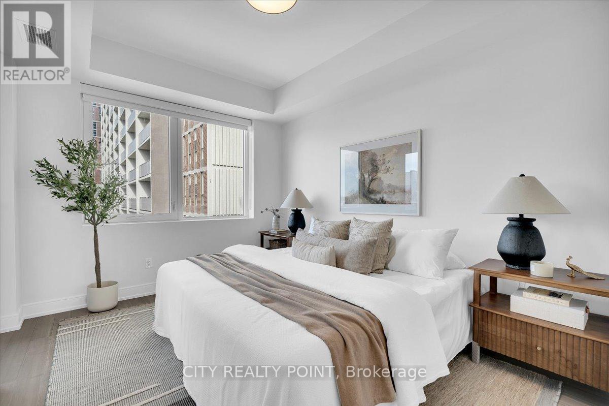 1001 - 664 Spadina Avenue, Toronto (University), Ontario  M5S 2H7 - Photo 2 - C12768482