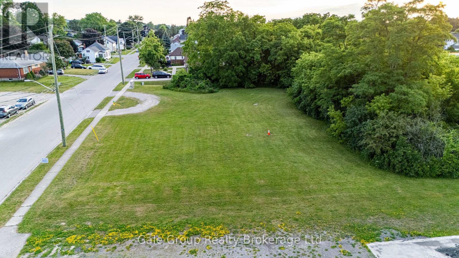 877 Dufferin Street, Woodstock, Ontario  N4S 1Y8 - Photo 1 - X12768488