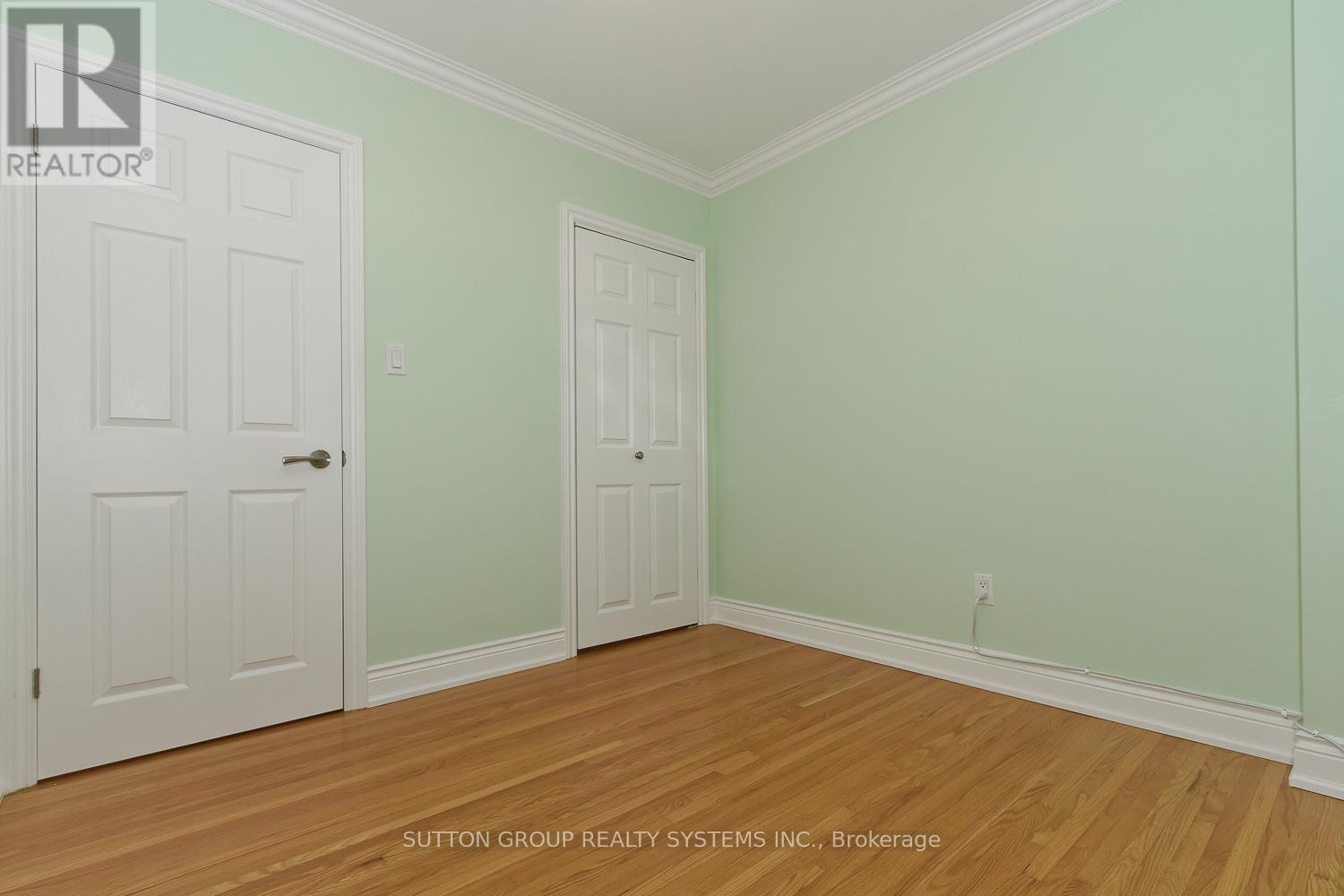 36 Doddington Drive, Toronto (Stonegate-Queensway), Ontario  M8Y 1S4 - Photo 18 - W12768498