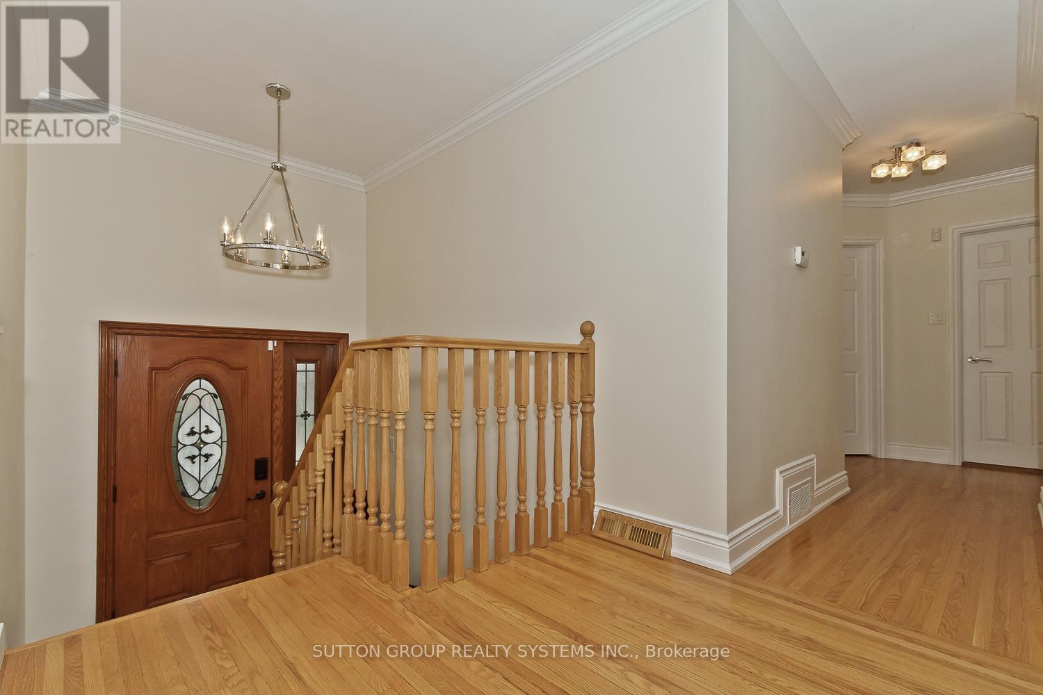 36 Doddington Drive, Toronto (Stonegate-Queensway), Ontario  M8Y 1S4 - Photo 2 - W12768498