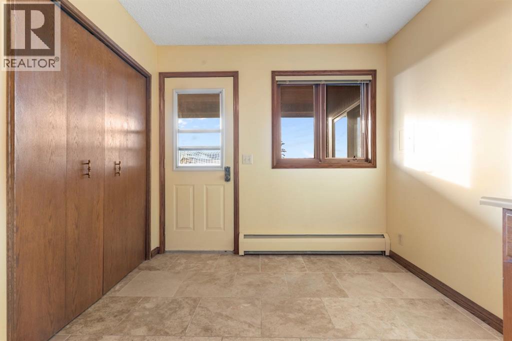 39 Coach Gate Way Sw, Calgary, Alberta  T3H 1L7 - Photo 14 - A2284475