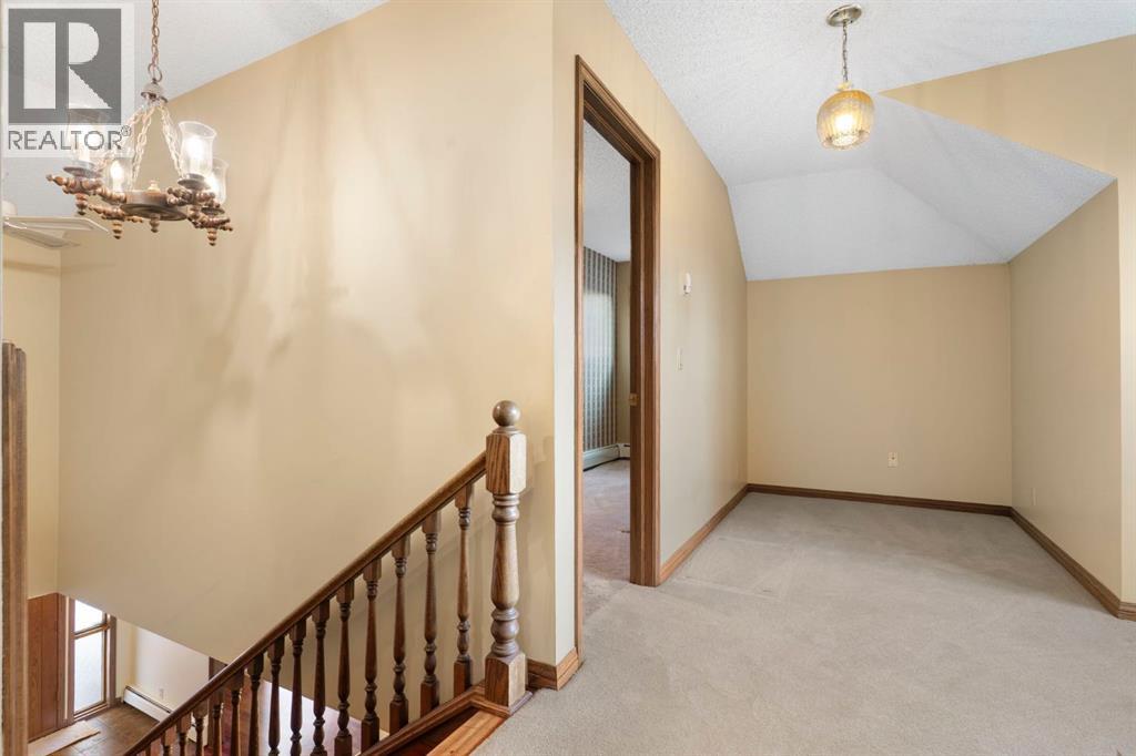 39 Coach Gate Way Sw, Calgary, Alberta  T3H 1L7 - Photo 19 - A2284475