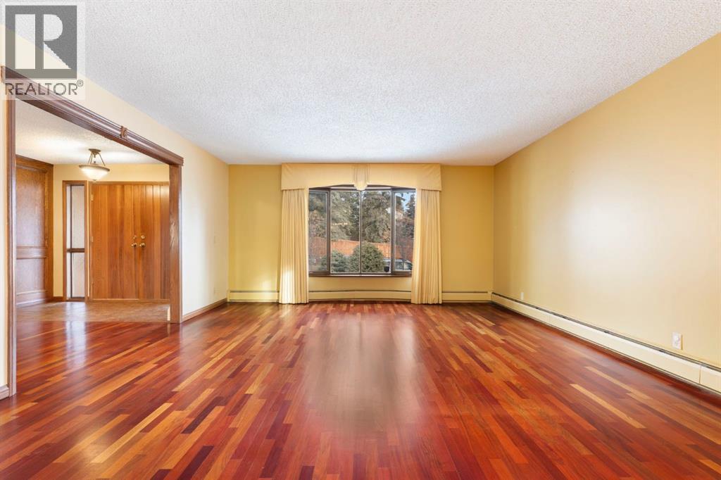 39 Coach Gate Way Sw, Calgary, Alberta  T3H 1L7 - Photo 4 - A2284475