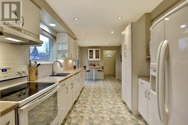 193 Chebucto Drive, Oakville, Ontario  L6J 5R1 - Photo 5 - W12768386