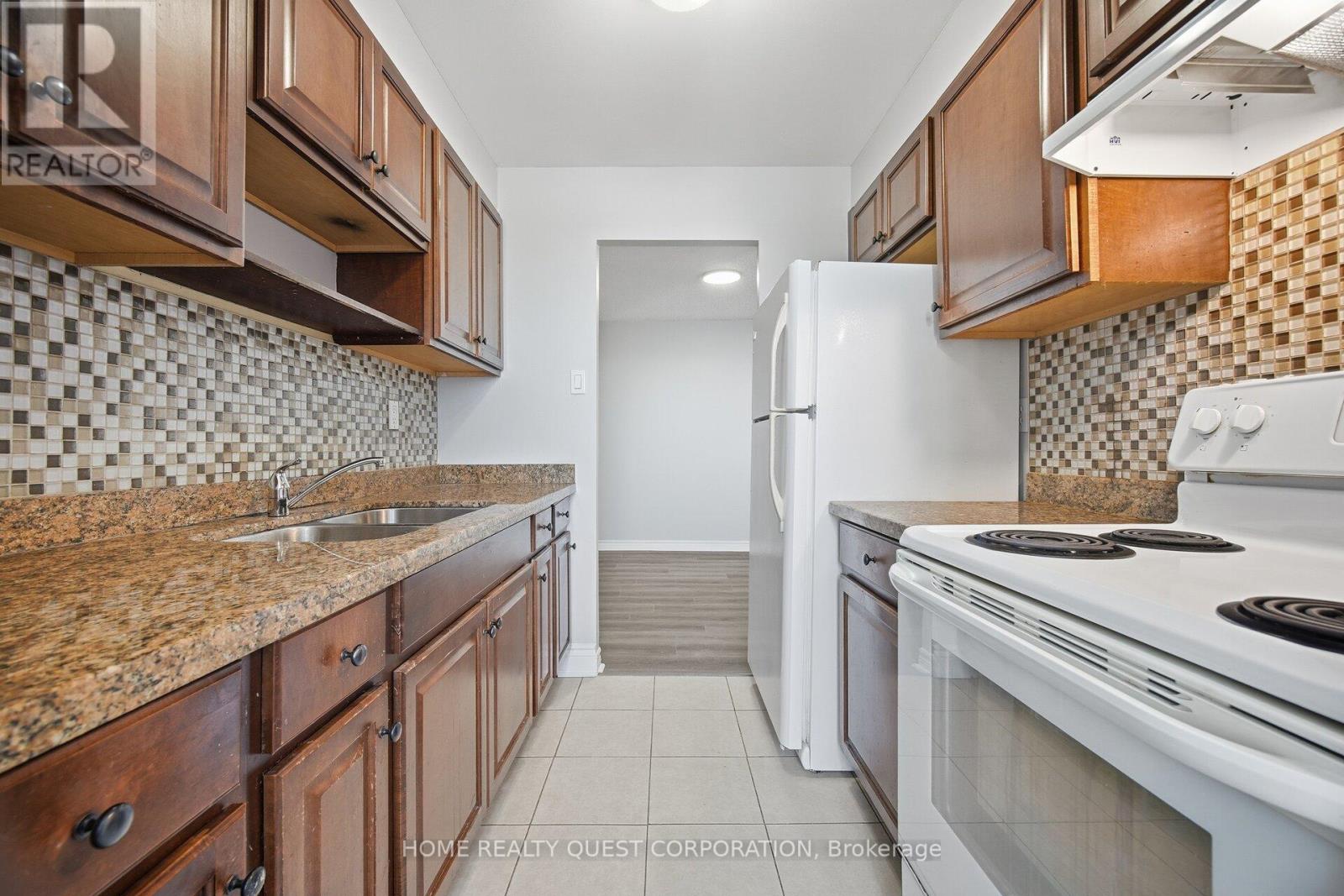 1804 - 966 Inverhouse Drive, Mississauga, Ontario  L5J 4B6 - Photo 10 - W12752380