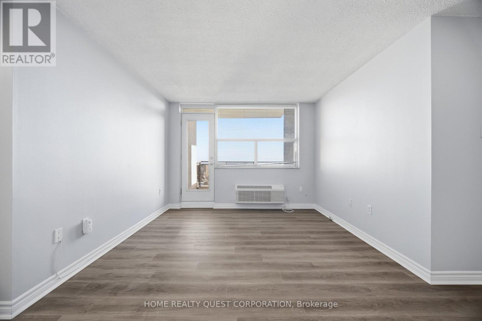 1804 - 966 Inverhouse Drive, Mississauga, Ontario  L5J 4B6 - Photo 4 - W12752380