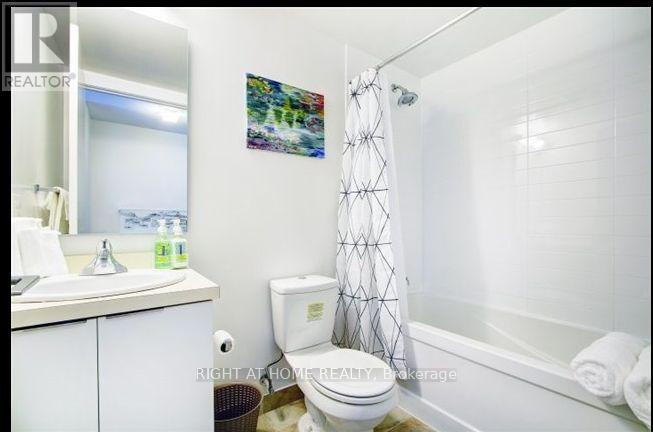 1208 - 14 York Street, Toronto, Ontario  M5J 0A9 - Photo 17 - C12703956