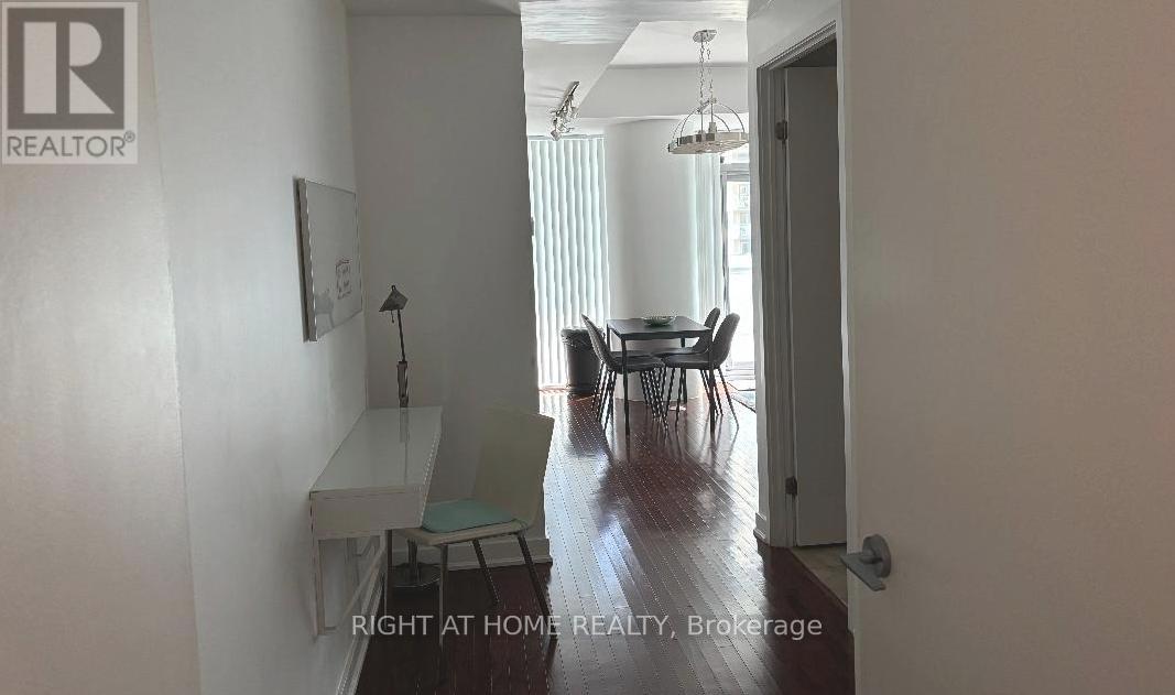 1208 - 14 York Street, Toronto, Ontario  M5J 0A9 - Photo 8 - C12703956