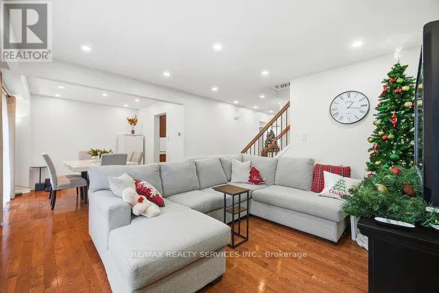 8 Nottawasaga Crescent, Brampton (Heart Lake West), Ontario  L6Z 1B9 - Photo 12 - W12760008