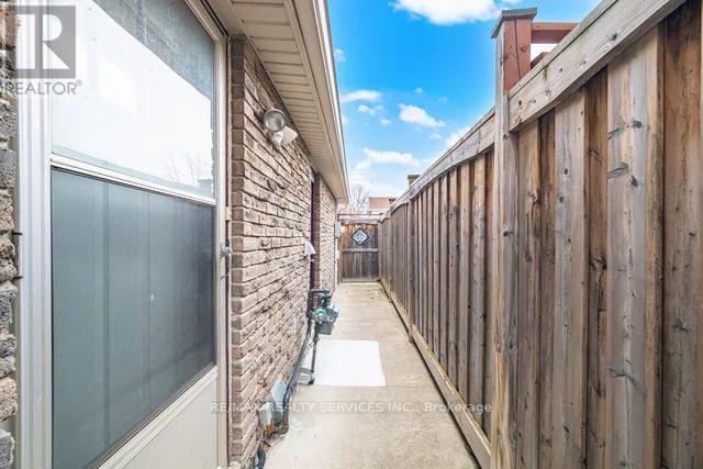 8 Nottawasaga Crescent, Brampton (Heart Lake West), Ontario  L6Z 1B9 - Photo 41 - W12760008