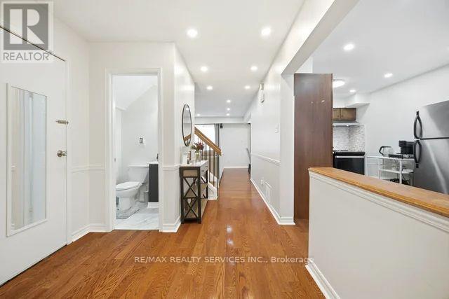 8 Nottawasaga Crescent, Brampton (Heart Lake West), Ontario  L6Z 1B9 - Photo 8 - W12760008