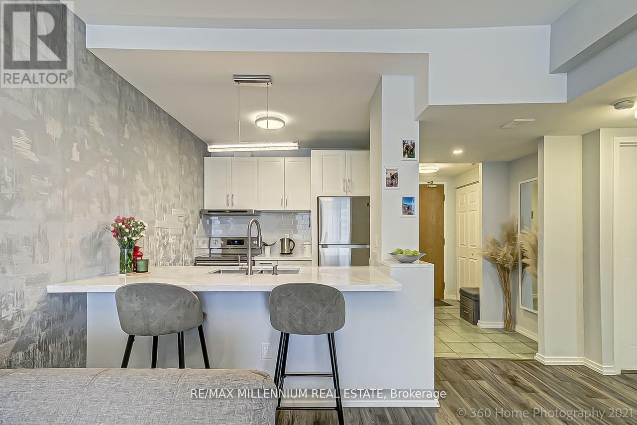 2005 - 3 Hickory Tree Road, Toronto, Ontario  M9N 3W5 - Photo 6 - W12768236