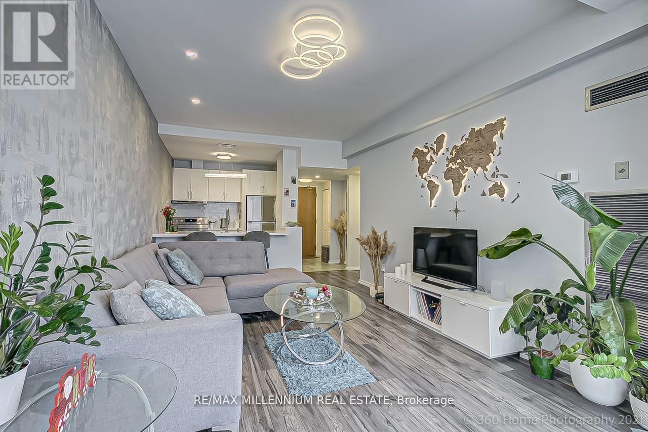 2005 - 3 Hickory Tree Road, Toronto, Ontario  M9N 3W5 - Photo 4 - W12768236