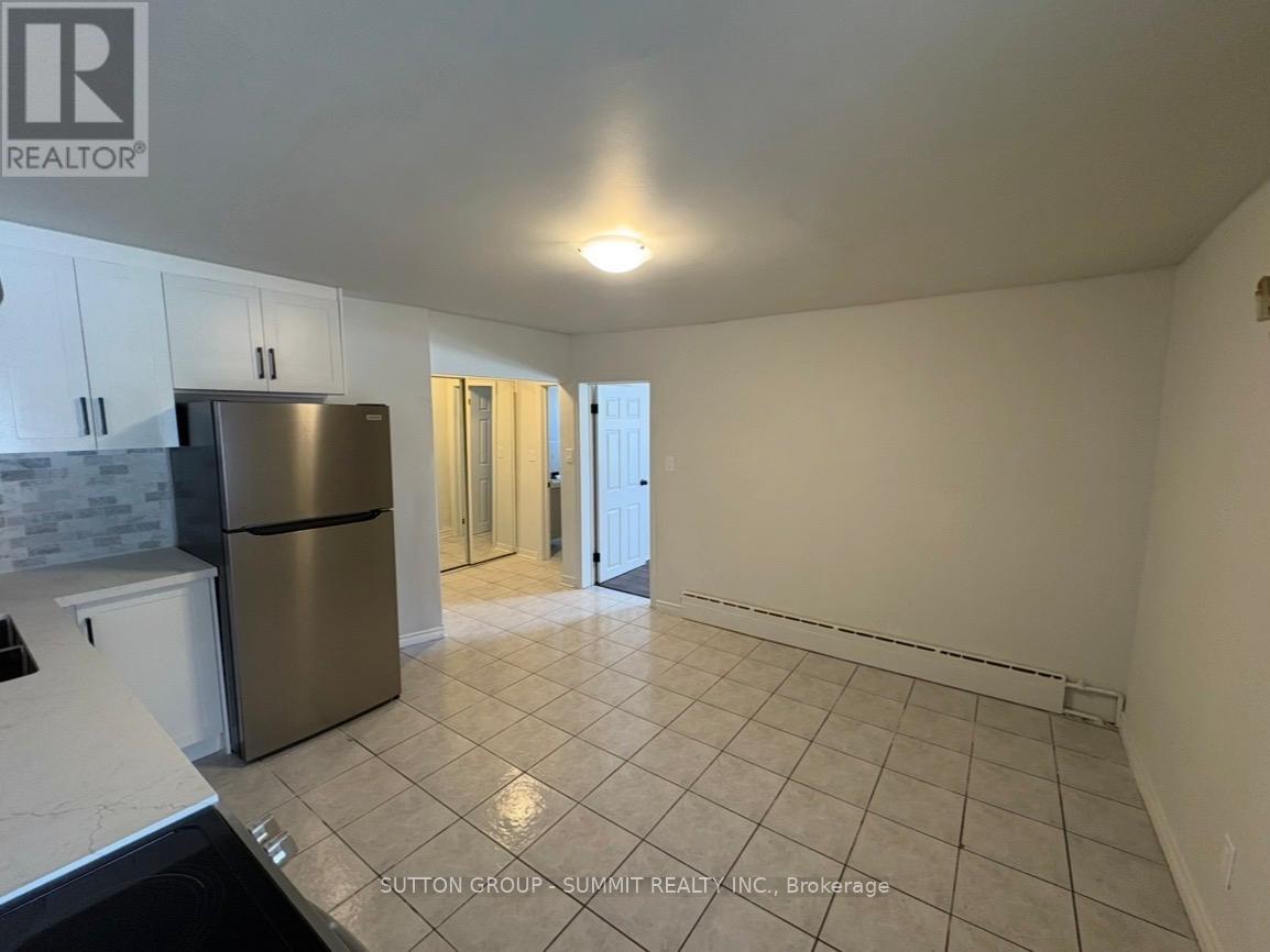 2 - 2005 Dufferin Street, Toronto (Oakwood Village), Ontario  M6E 3P9 - Photo 4 - C12768568