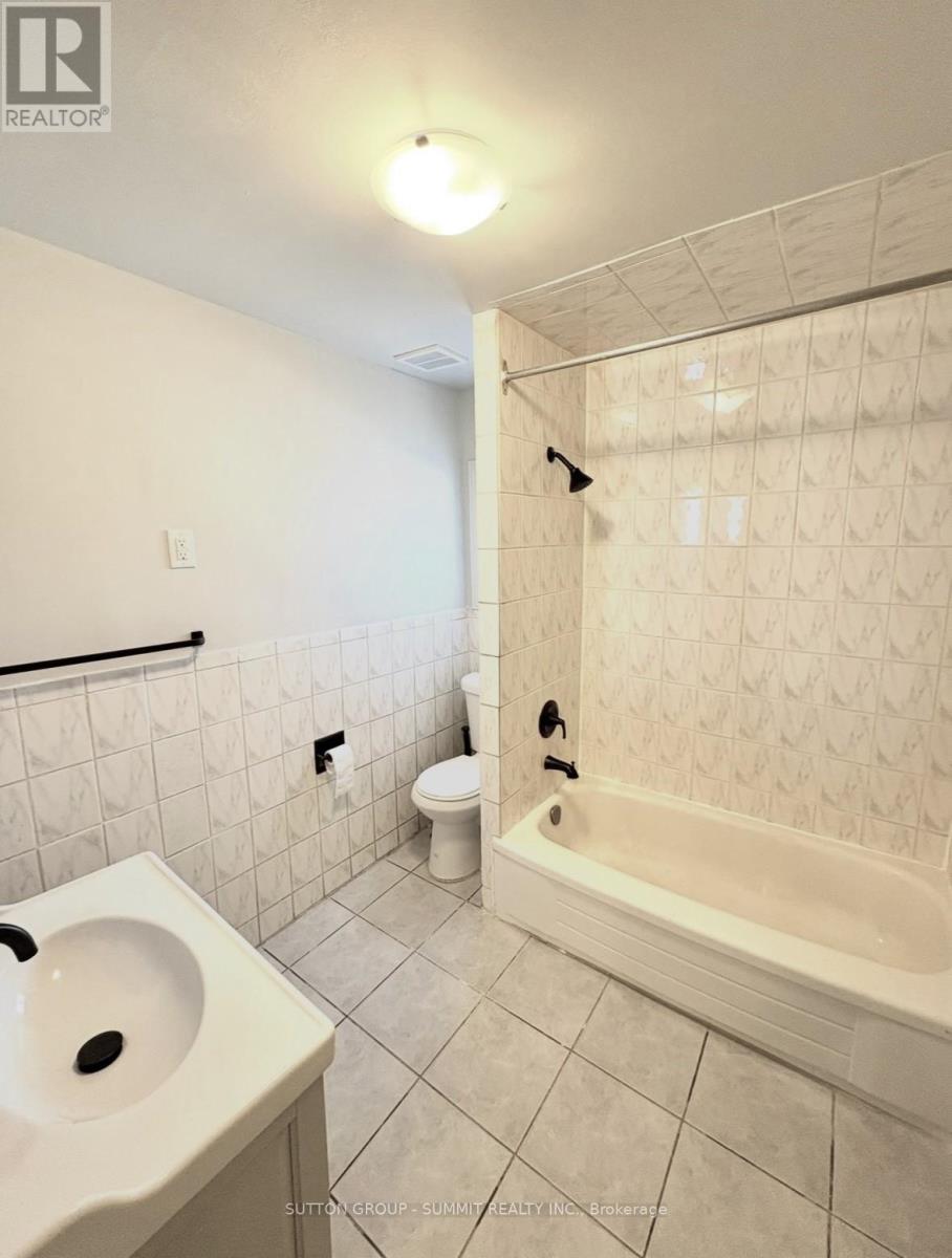 2 - 2005 Dufferin Street, Toronto (Oakwood Village), Ontario  M6E 3P9 - Photo 8 - C12768568